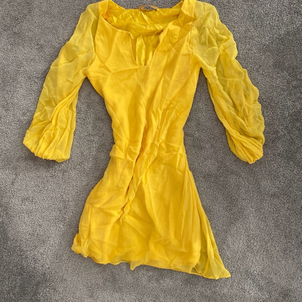 Alice + Olivia Yellow Sheath Dress with Bishop Sleeves